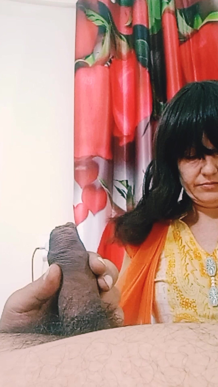 Bolly Karma: Prea țâțoasă pentru a controla