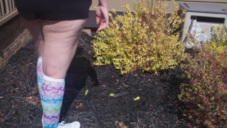 Sexy Amateurz: She was destroying a garden