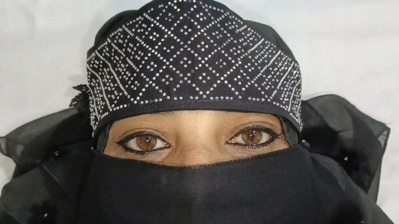 Dearshivani: Nepřestávej, muslimská dívka hladová po neohozeného ptáka
