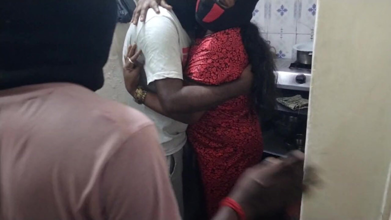 Benita sweety: Amma Berkongkek dengan kawan saya di dapur