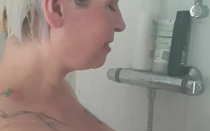 SkylerSquirt: Shower Time in the Hotel