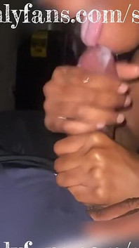 Chupou e lambeu a ponta do pau