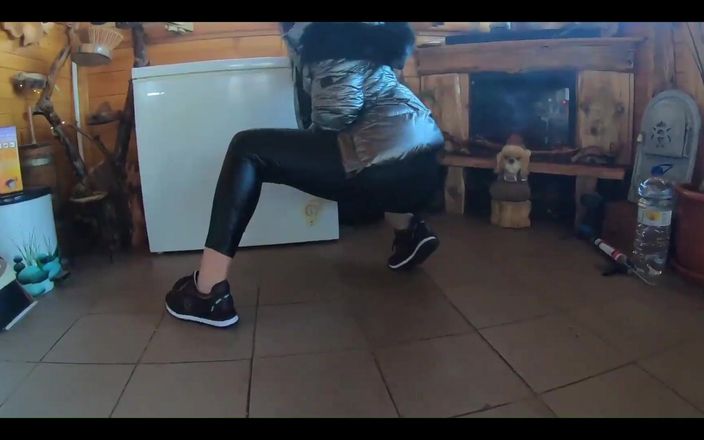 MilfyCalla: Esposa infiel dança para marido amigo 229 - Prévia de hoje meu...