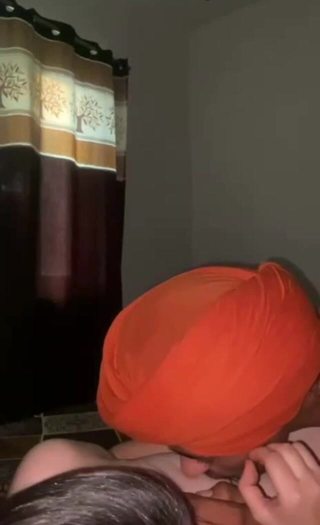 Sapnashah007: A Indian Sikh Boy Sex with a Married Women