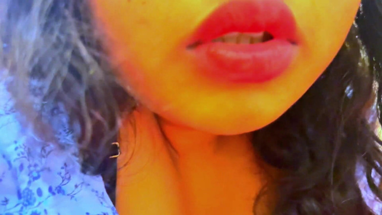 Aria Mia: अरब मुस्लिम हॉट नौकरानी तकिये पर होटल के बिस्तर पर कूद रही है फिर एक अजनबी आदमी उसकी बड़ी गांड देखता है और हाथों से चुदाई शुरू करता है