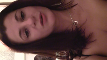 All Those Girlfriends: La sexy nena amateur Maike en un impresionante video solo