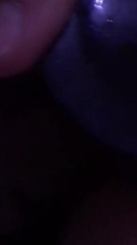 Tyłek szeroko otwarty z 2.kutas i dildo