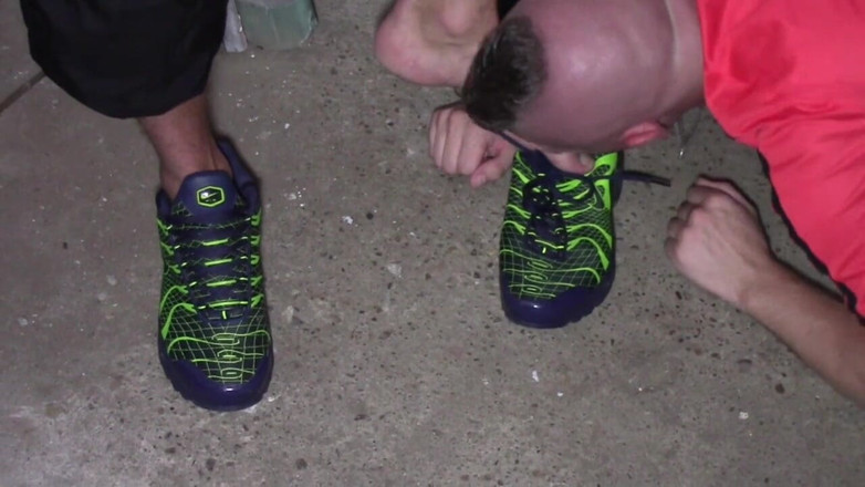 Sneaker gay: Leo used by a scally boy with foot sneakers humiliation