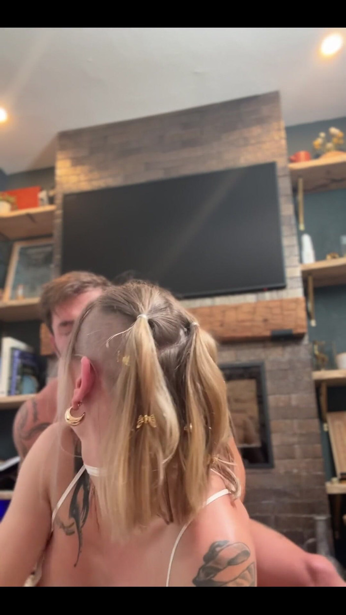 Sammm Next Door: Bg Sneak Peek Swipe To See Me Dimusnahkan