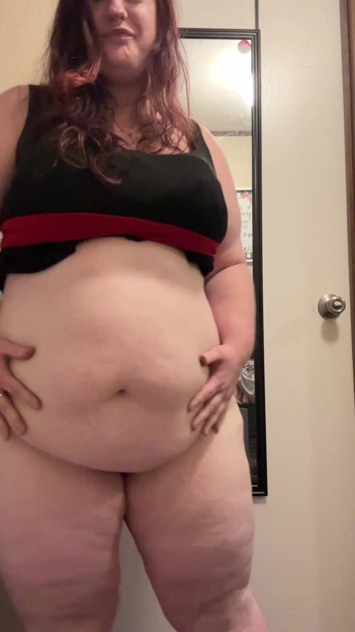 BellaBlast: Jiggling Belly Shakes i Bubbly Fart Blast autorstwa Bella Blast