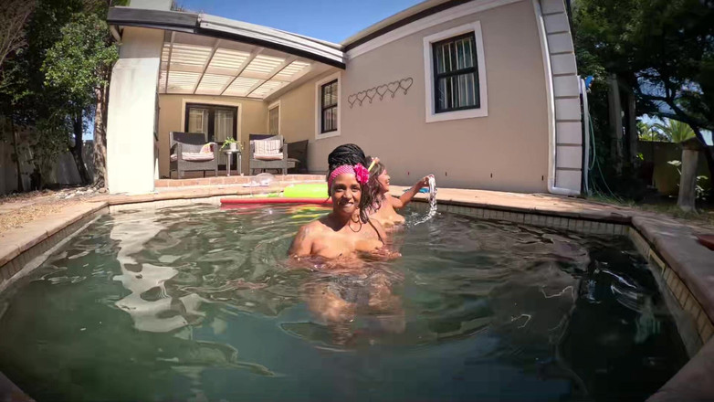 Twisted Nymphs: Twisted nymphs - сексуальна вечірка Розі та Пем - частина 1