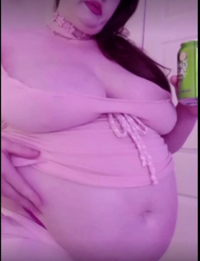 CHUBB1E_BUNN1E: La troia grassa pancetta paffuta soda