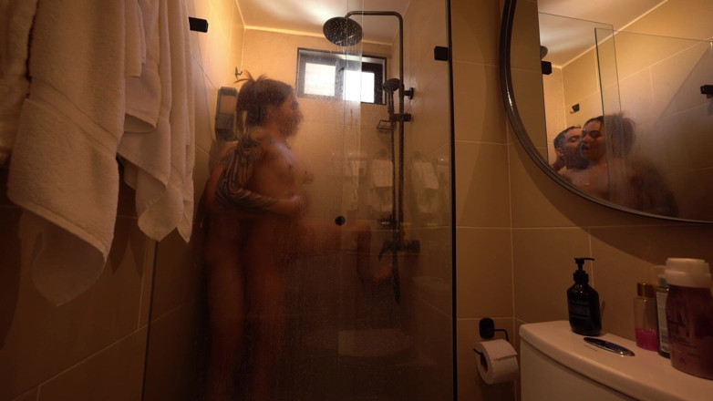 Natalia Gomez: รูมเมทของฉันเข้าไปในห้องน้ําและมีเซ็กส์กับฉัน
