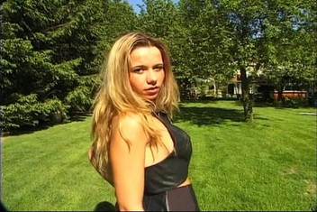 German's Fetish: alemã gata brincando com um grande brinquedo no meio do...