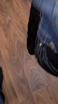 Transexual jeans walk, mamada y semen en el culo