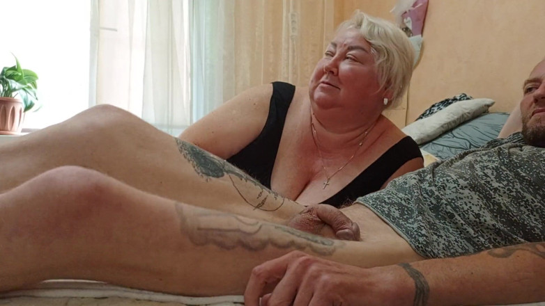 Zona901: Tiefer blowjob, spermaladung von stiefmutter