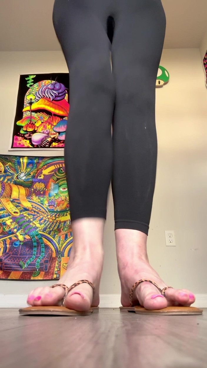 Peppermint Giantess: Сильно топтати в шльопанцях