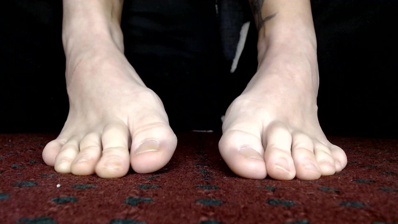 Abby Anna: Long Toes Wiggling Toes