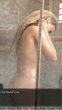 완벽한 결혼: 화장실에서 남편의 친구와 벌거벗은 섹시한 마누라 - 에피소드 38