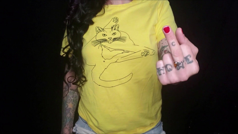 Miss Morticia: Yếu cho lòng bàn chân của tôi