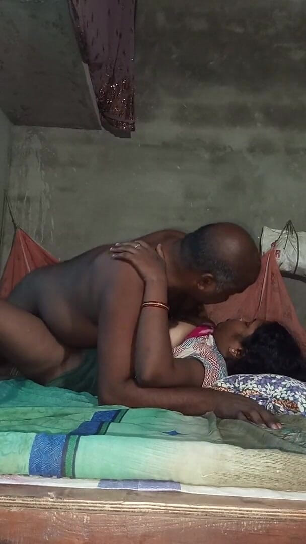 Auntixxx69: Orang-orang suka memek tante sangat banyak, semua orang ingin menidurinya.