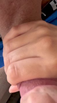 Polykání velkého výstřiku sexy ženy POV kouření