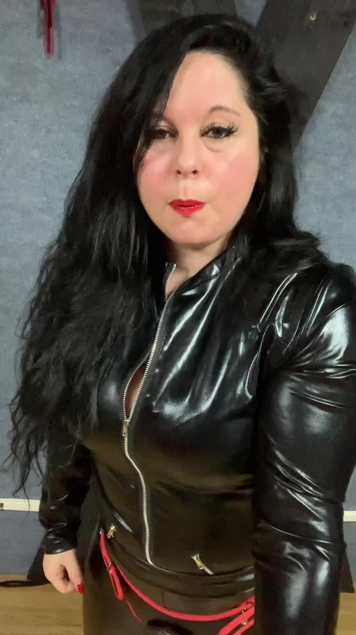 Maitresse Clara: Eu abro as portas desta masmorra para você