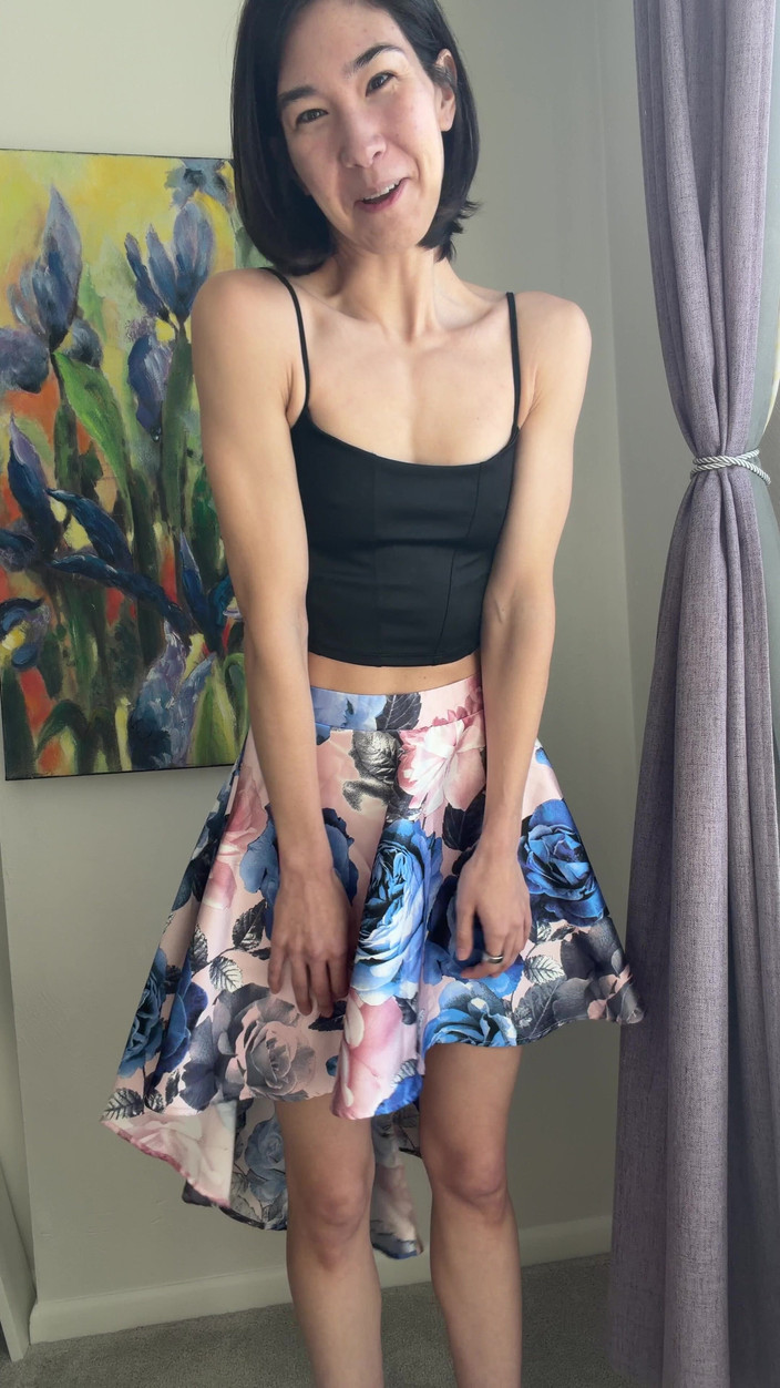 Ms_Emmy_Lynn: Saia de cetim sem calcinha provocação