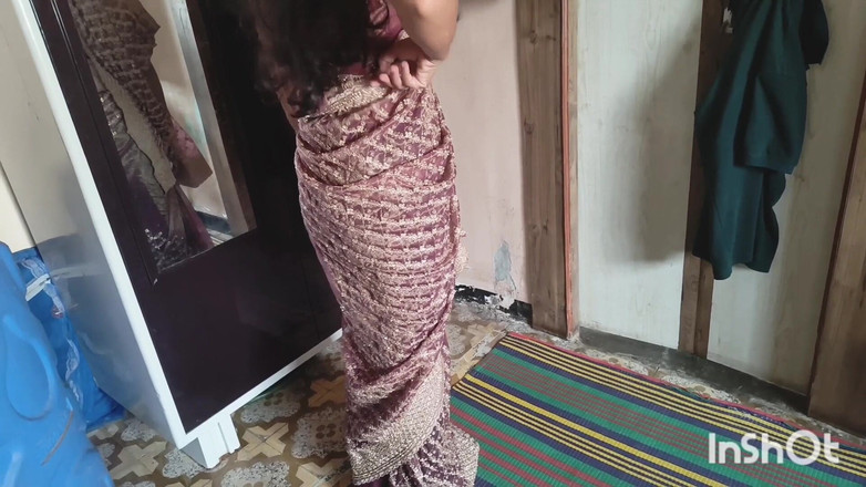 Desishycouple: Shivani第一次自慰，完整视频