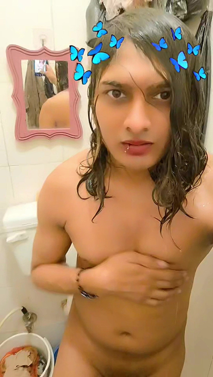 Zoyasazadai: Zoya shezadi vestita travestito e stasera party completo in abito...