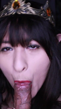 Elf Princess Sneaks in Human Chambers