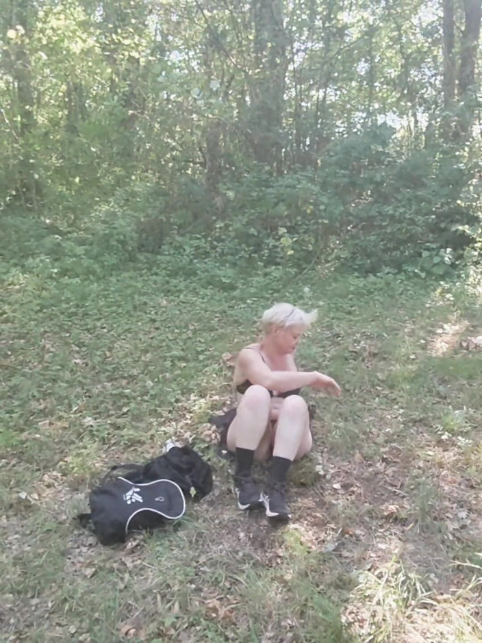 Sofy13: Ich Suche Einen Fremden Im Wald, Um Gefickt Zu Werden