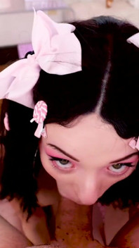 Cecelia Taylor, douce brune de 18 ans, petits seins, pipe en POV et avalage de sperme