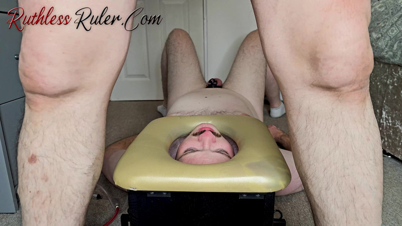 Ruthless ruler - maledom: मेरे पादने वाले प्रेमी के लिए जीभ से पादना