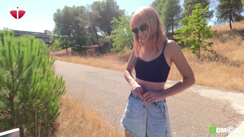 Candystart Videos: Masturbare publică riscantă lângă râu