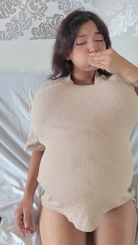 Inflação corporal Grandes mamas e barriga