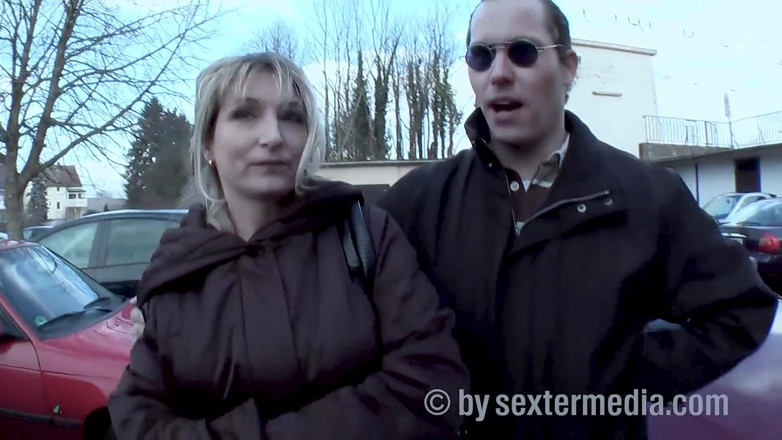 Sextermedia by Pete: Blonde Hausfrau Mit Williger Fotze