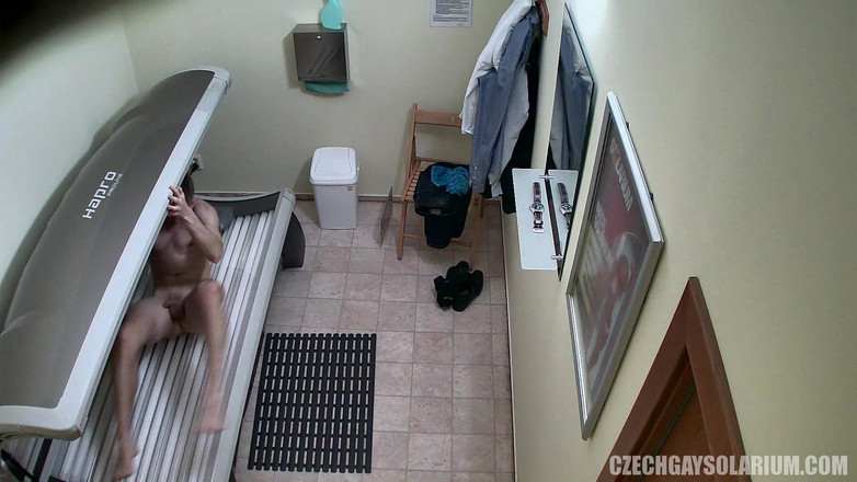 Czech Gay Solarium: Solarium gay checo 25 - dios musculoso en solitario