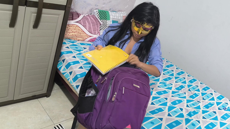 NEGRITA SEXY: La studentessa fa i compiti a casa della matrigna e...