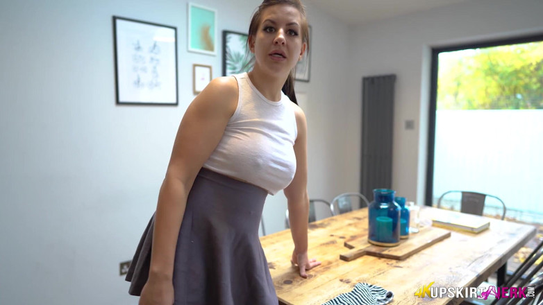 SkirtJerk: Tindra Frost - uklízí po tobě