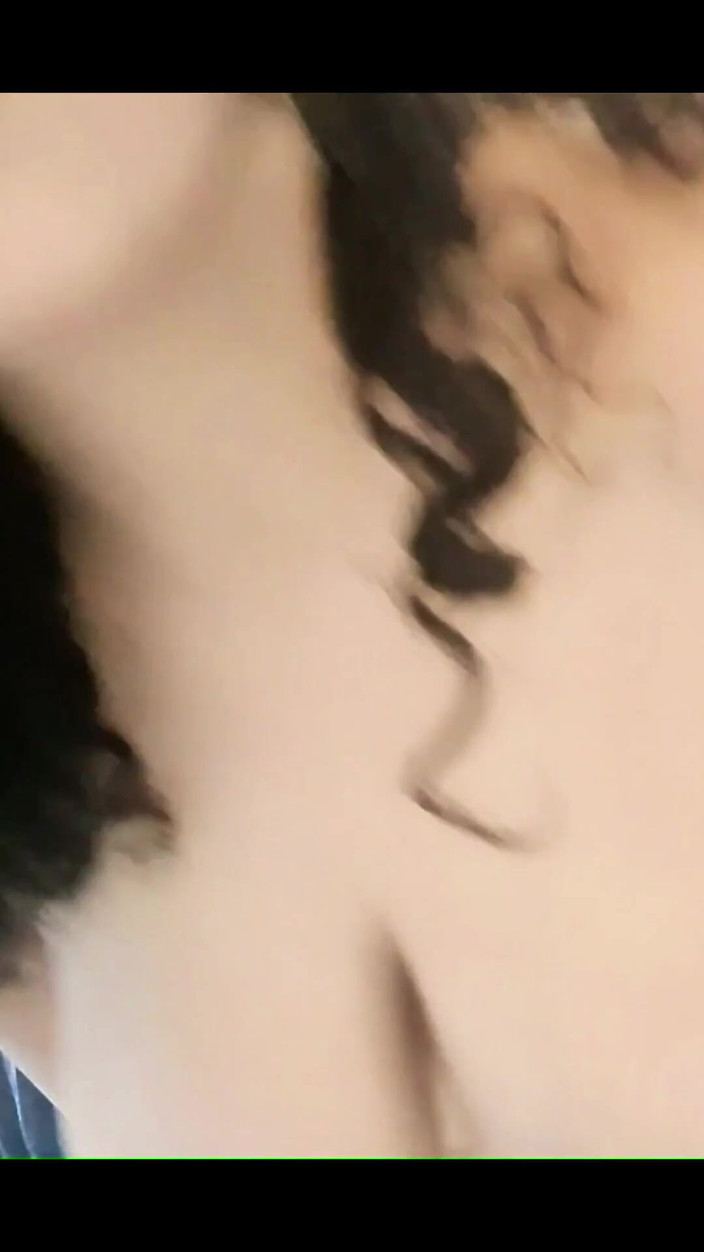 Eddie Queens: Yarağıma atlamayı bırakamıyor