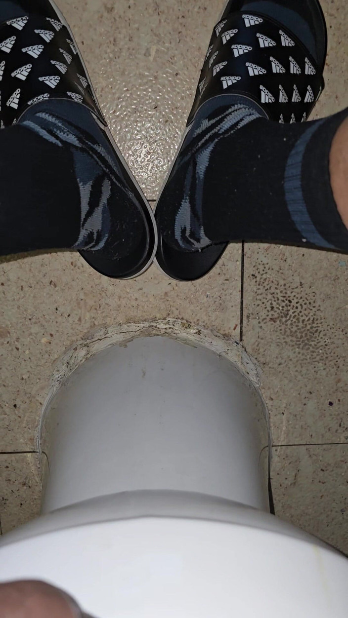 Madness playhouse: 唾を吐いて、チンコをしごき