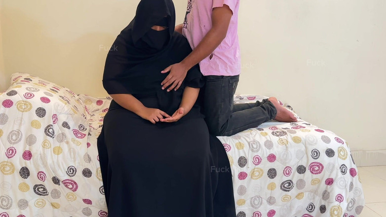 Aria Mia: Enorme mojado coño burqa &amp; hijabi musulmana madrastra follada por hijastro