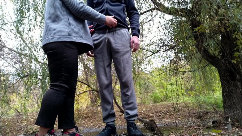 OurFetishLife: Nejjemnější ruce macechy a dotýkání se mého ptáka na ulici