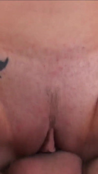 Sexy teenagerka Ann se vrací z vysoké školy a šuká souseda