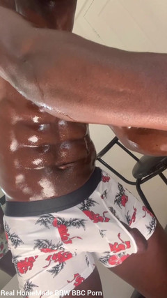 Big black cock BBCee: Retorciendo mis pezones acariciando mi polla, mis boxers corrida masiva