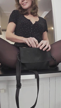 Seksi kısa külotlu çorapla azdırıyor