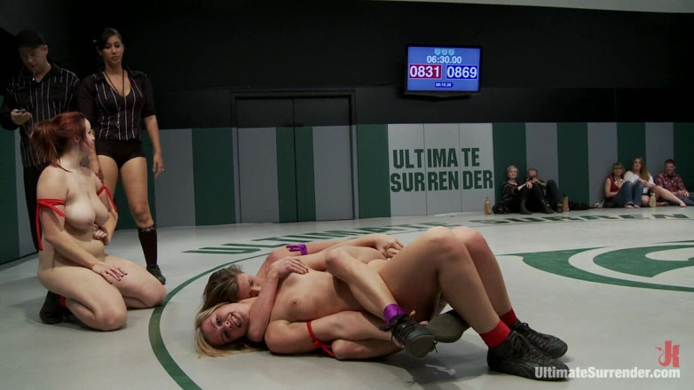 Ultimate surrender by Kink: 5人の大規模な乱交で、敗者たちは群衆の前で犯され、屈辱を受けています。