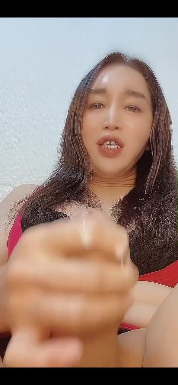 TS Shizuka: セクシーなブラとパンティで自慰行為