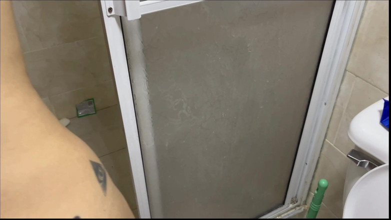 Teen amateur Latinas: 继妹啪，胸部交，淋浴，射精 第一人称视角